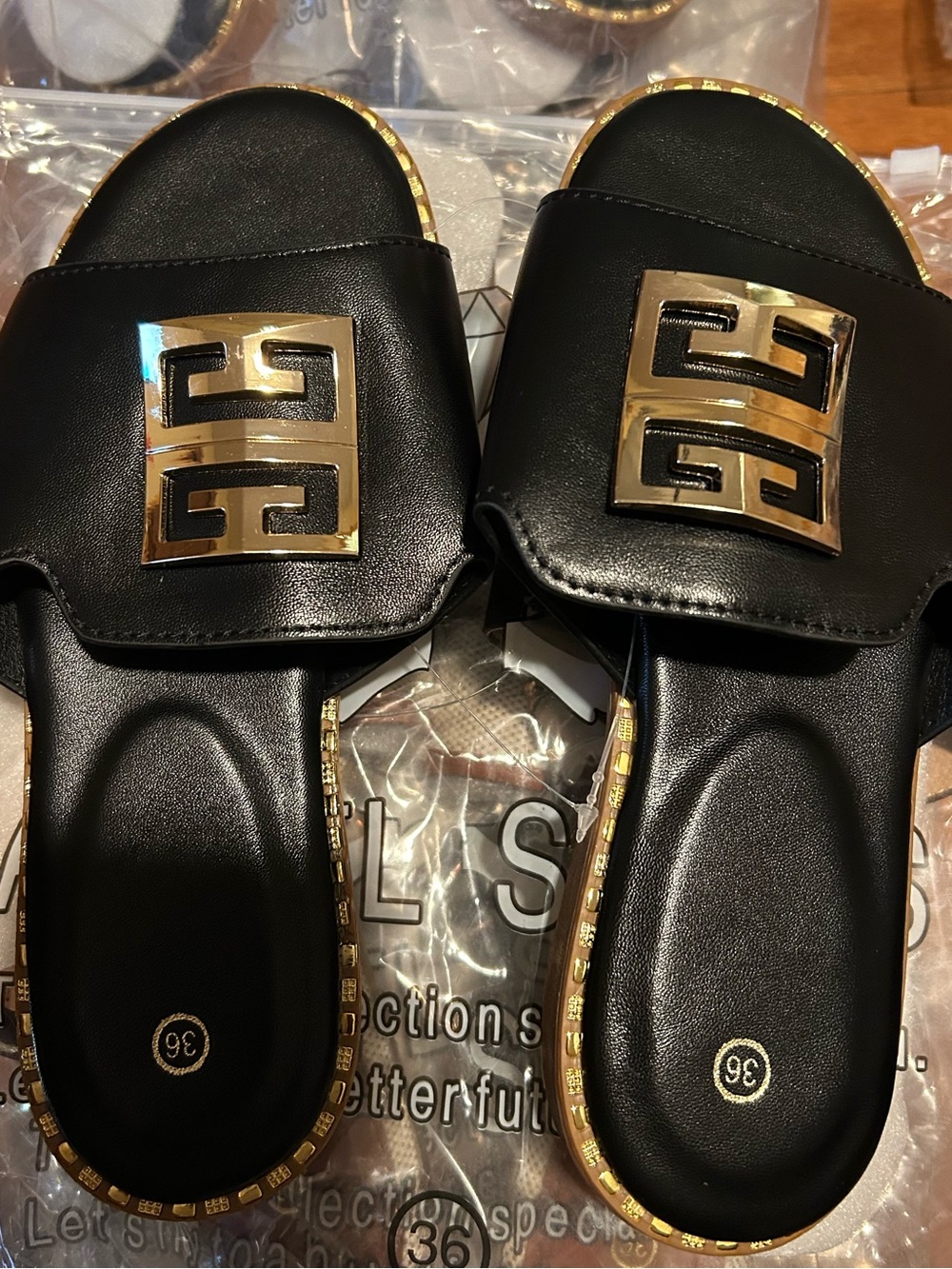 👉 Luxury Black Slide Sandals with Gold Detail – New